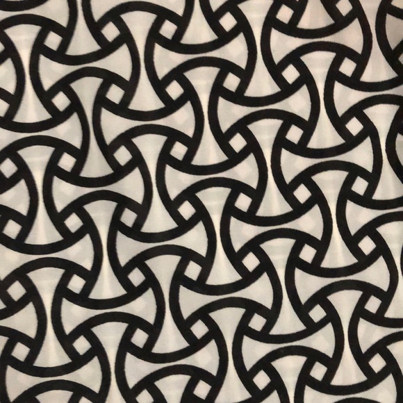 Black and White Francescas Tank Top Size Small - Picture 3 of 4